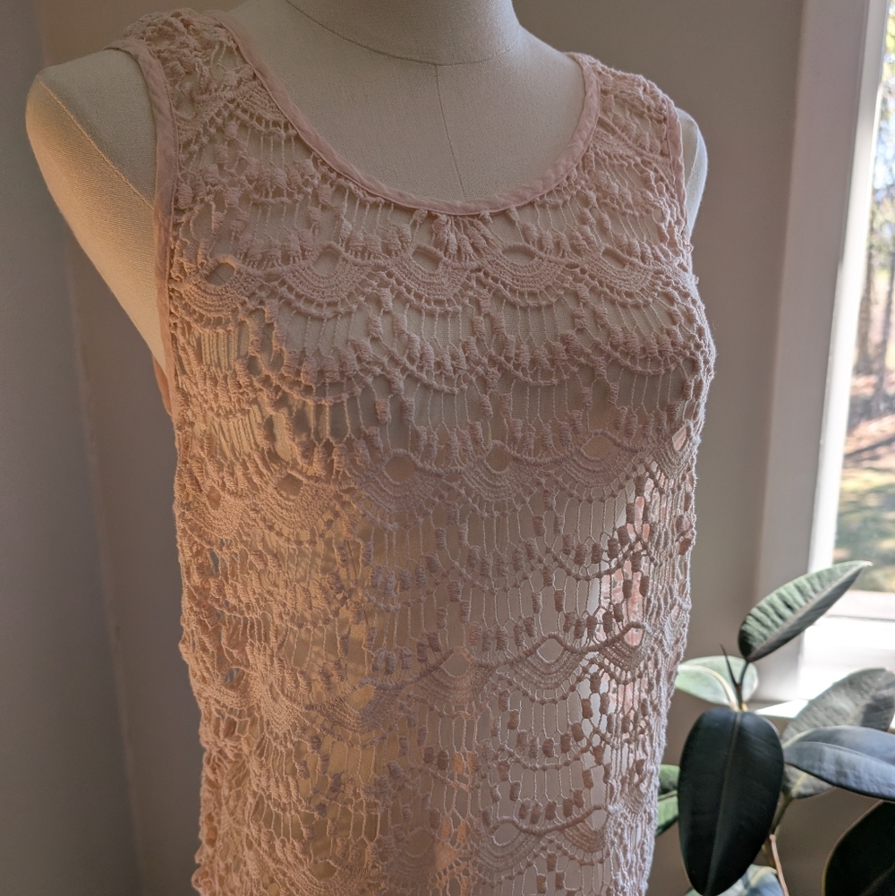 Sleeveless Crochet Lace Top — Blush Pink